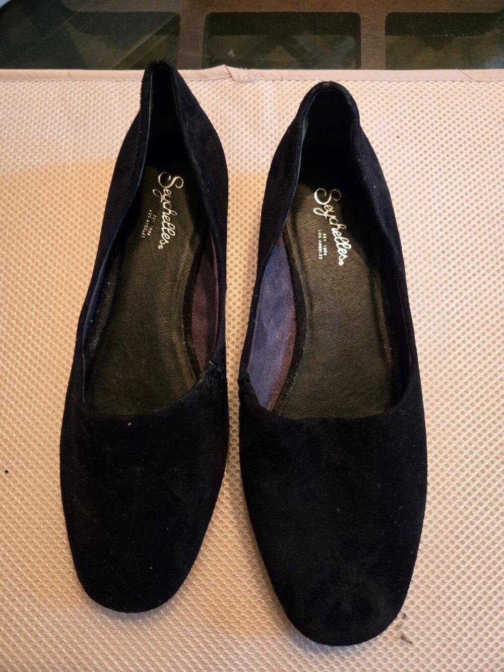 7.5 black suede Seychelles, cute slip- on flat